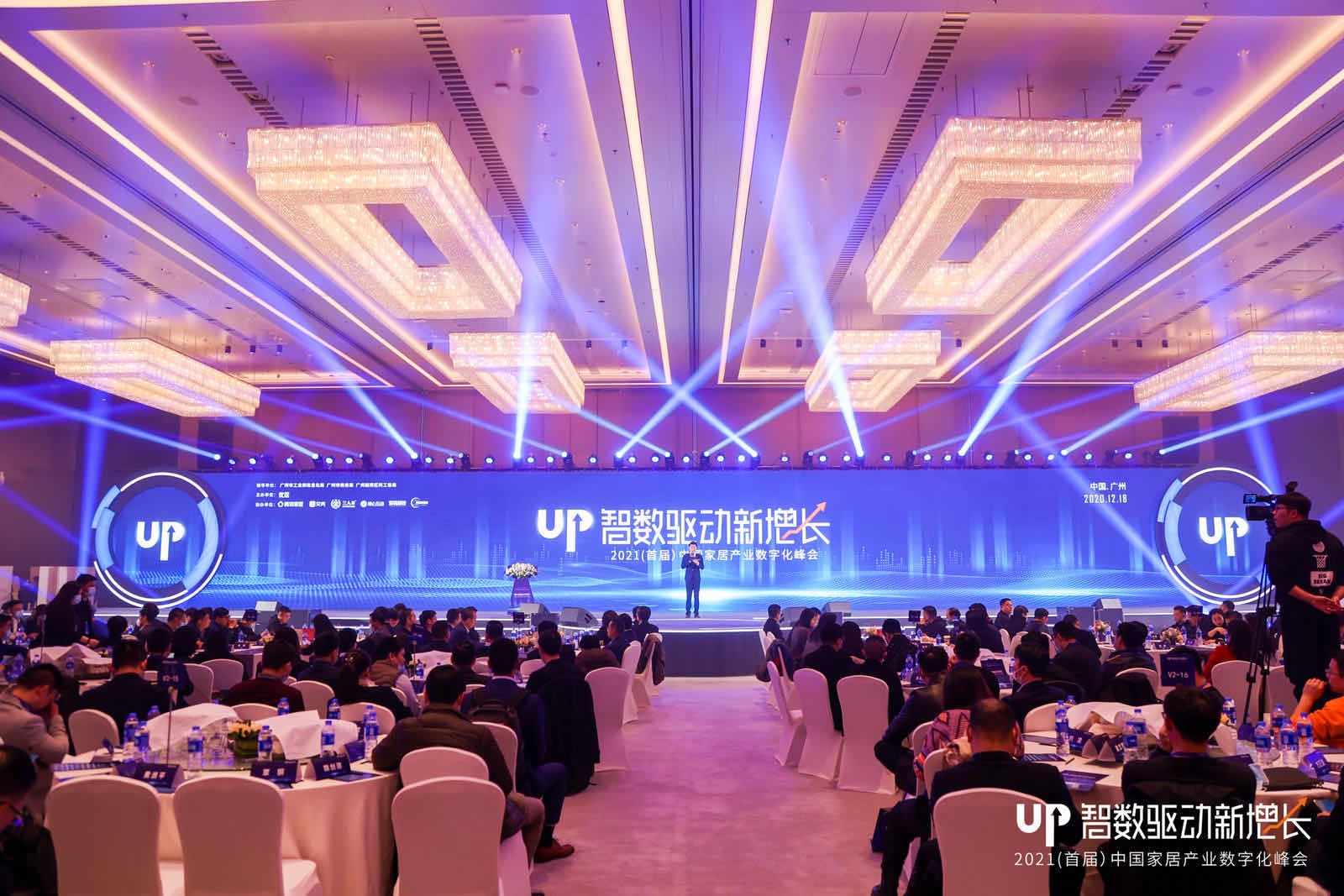 實力包攬行業四項大獎 中國聯塑展大國品牌雄風