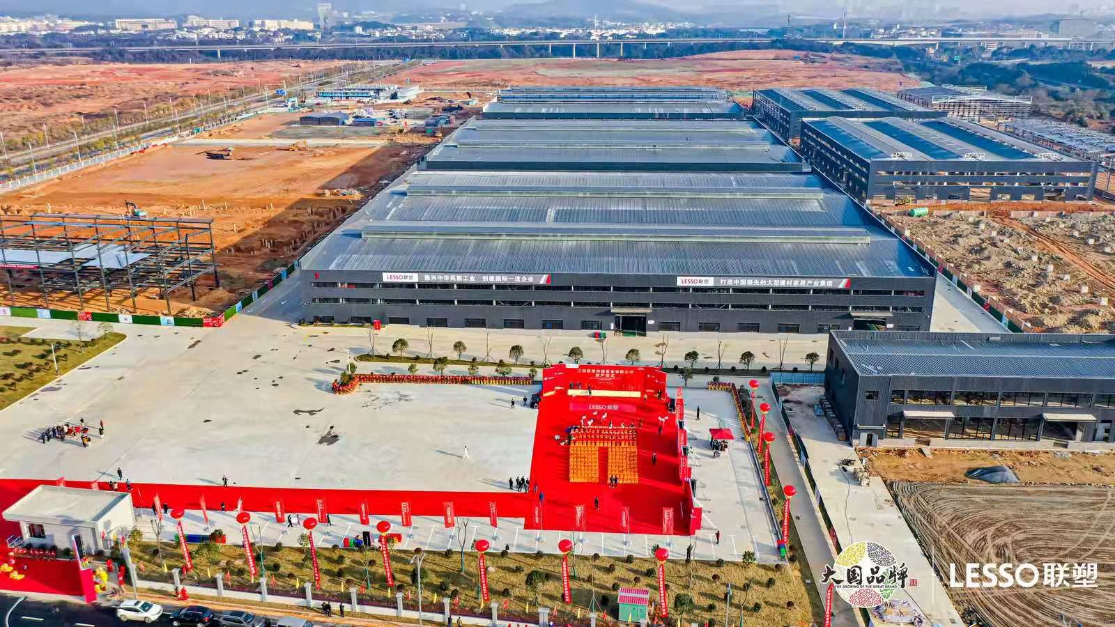 江西項(xiàng)目創(chuàng)造了“當(dāng)年簽約、當(dāng)年開工、當(dāng)年投產(chǎn)”的速度,打造了中國聯(lián)塑集團(tuán)在全球生產(chǎn)基地中唯一一個(gè)當(dāng)年簽約拿地并竣工投產(chǎn)的項(xiàng)目標(biāo)桿 江西項(xiàng)目創(chuàng)造了“當(dāng)年簽約、當(dāng)年開工、當(dāng)年投產(chǎn)”的速度,打造了中國聯(lián)塑集團(tuán)在全球生產(chǎn)基地中唯一一個(gè)當(dāng)年簽約拿地并竣工投產(chǎn)的項(xiàng)目標(biāo)桿